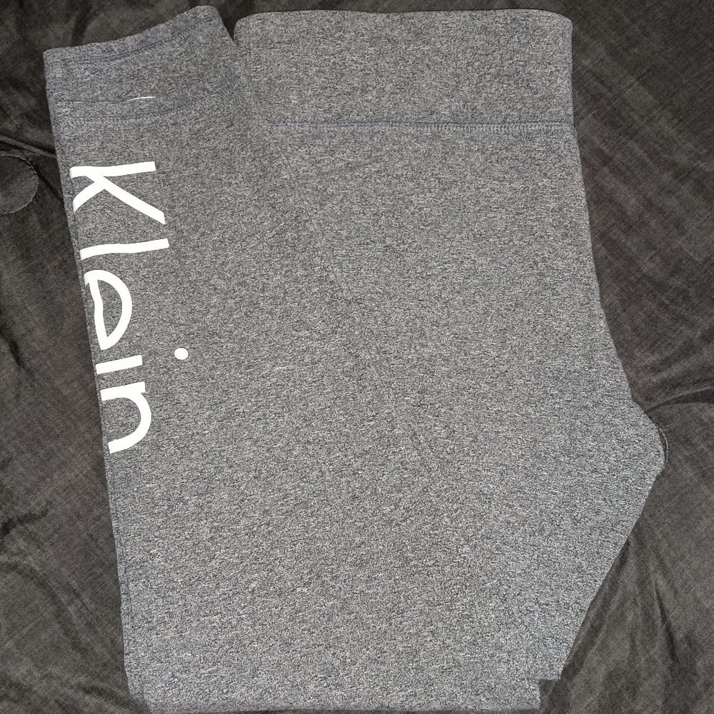 ✨FREE Calvin Klein leggings.